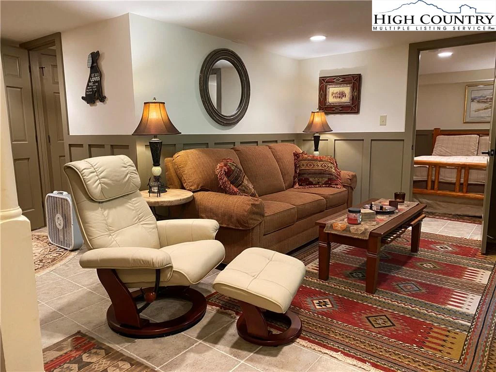 Image number 2 for the current listing