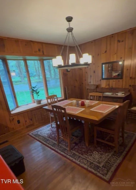 Image number 3 for the current listing