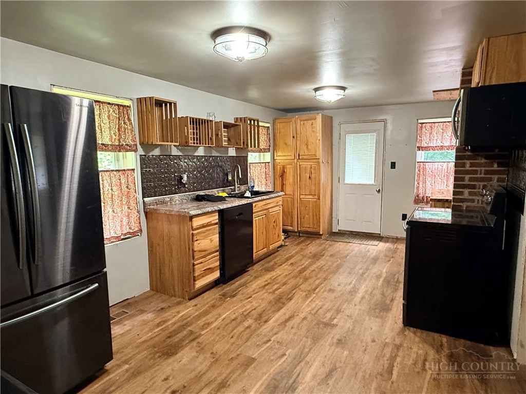 Image number 3 for the current listing