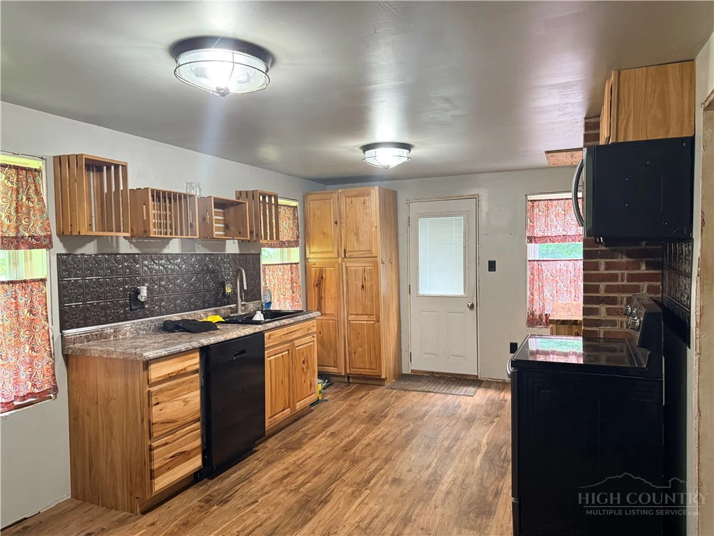 Image number 4 for the current listing