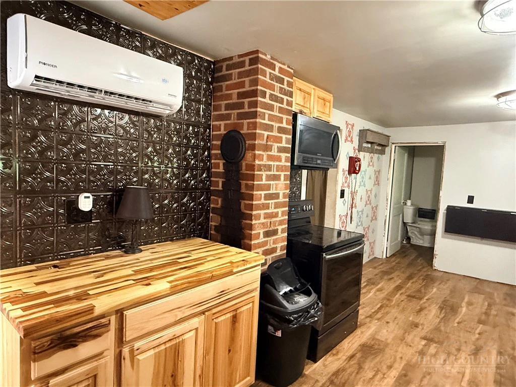 Image number 6 for the current listing