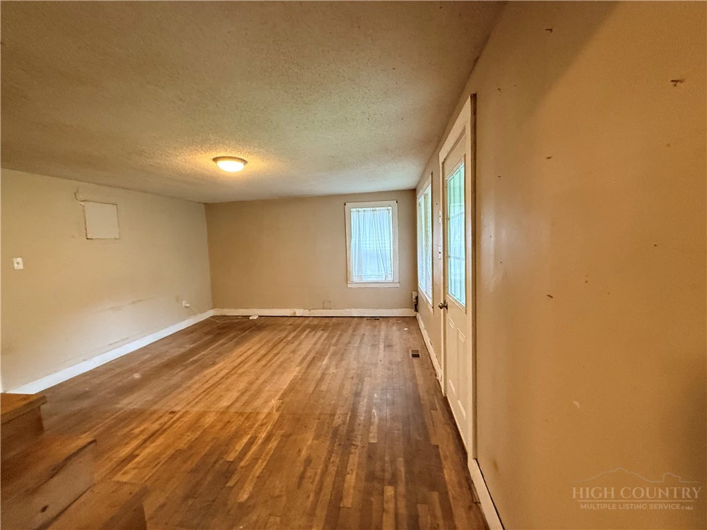 Image number 9 for the current listing