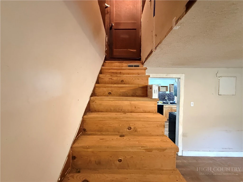 Image number 11 for the current listing