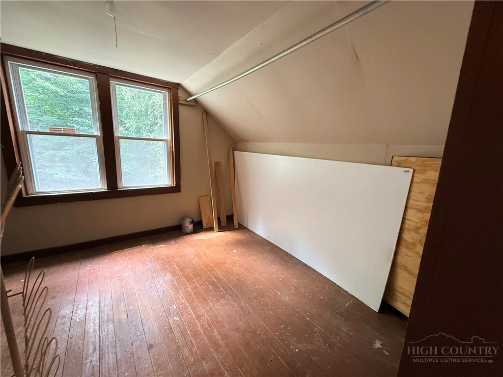 Image number 13 for the current listing