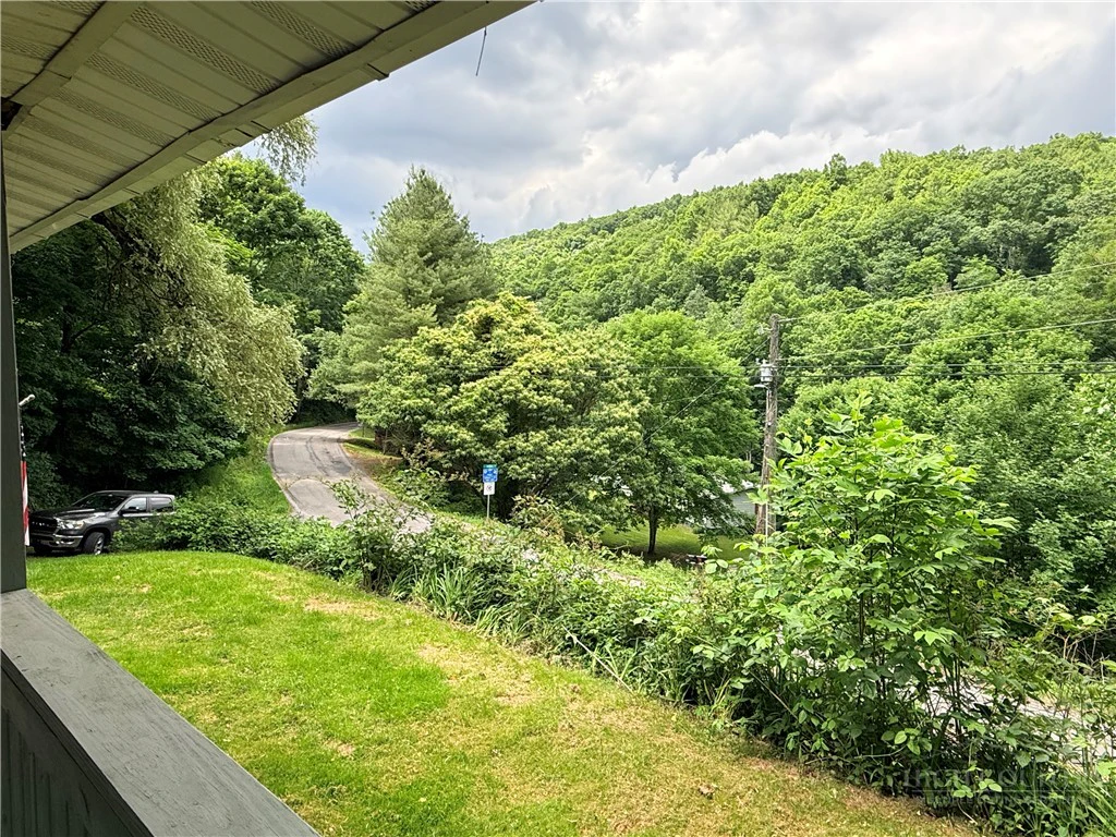 Image number 17 for the current listing