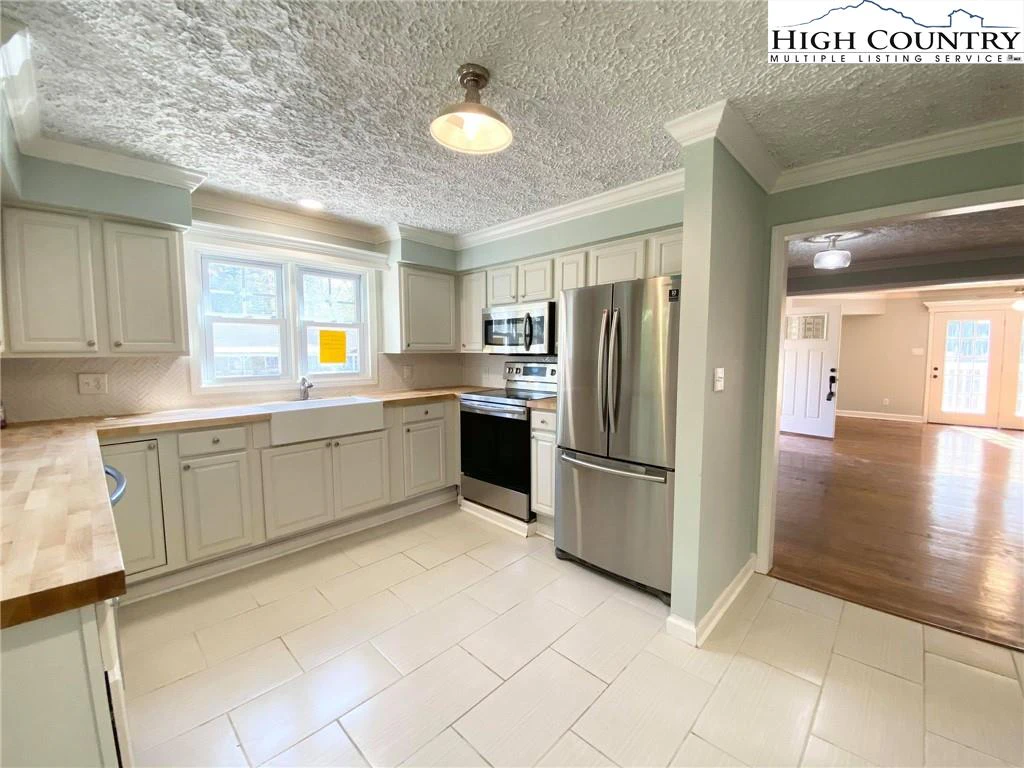 Image number 21 for the current listing