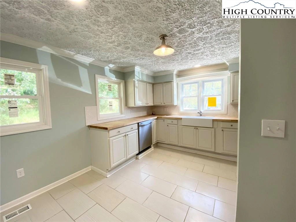 Image number 19 for the current listing