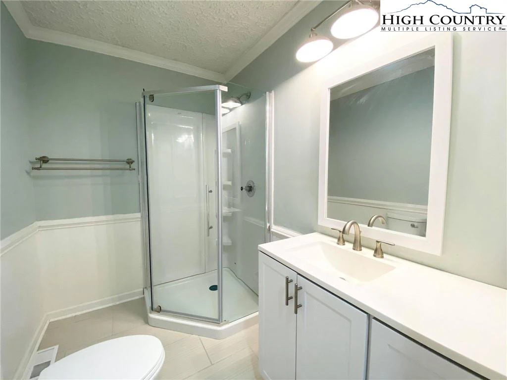 Image number 2 for the current listing