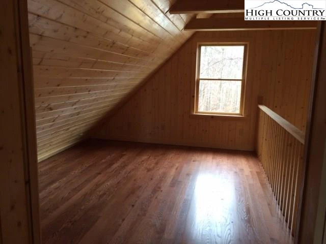 Image number 11 for the current listing