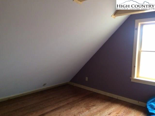 Image number 2 for the current listing