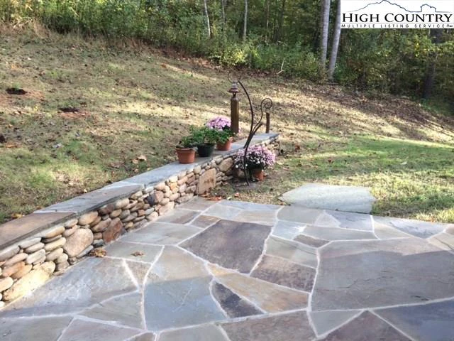 Image number 19 for the current listing