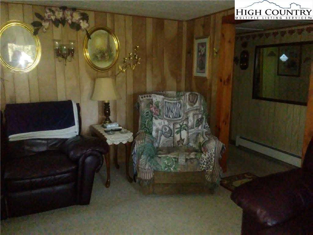 Image number 19 for the current listing
