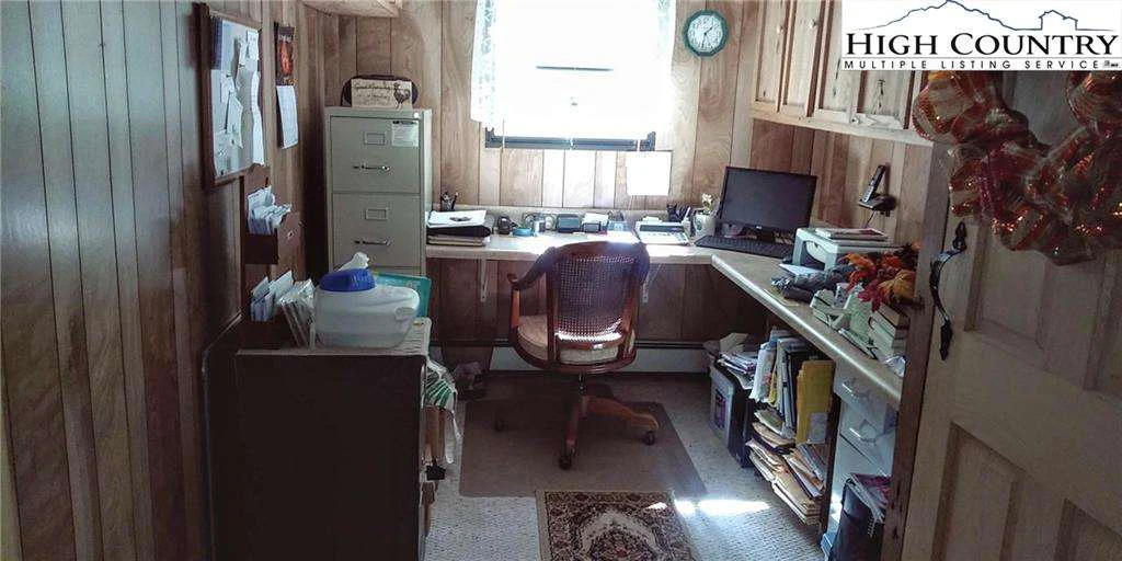 Image number 18 for the current listing