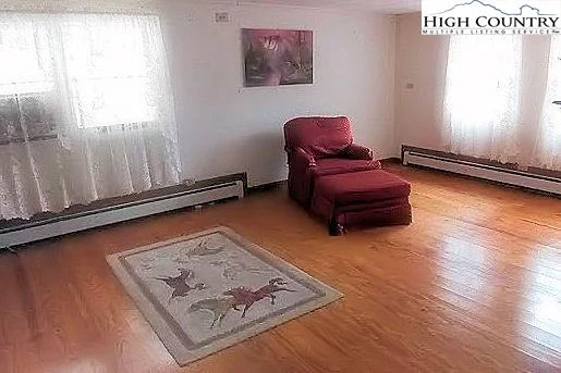 Image number 11 for the current listing