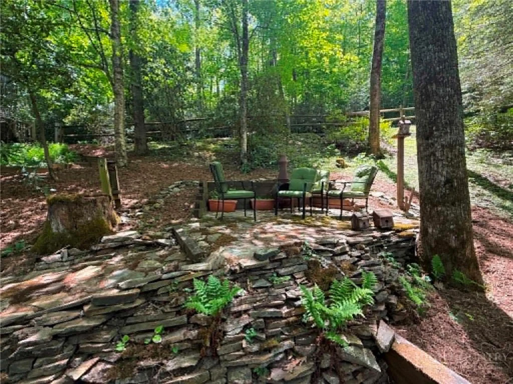 Image number 18 for the current listing