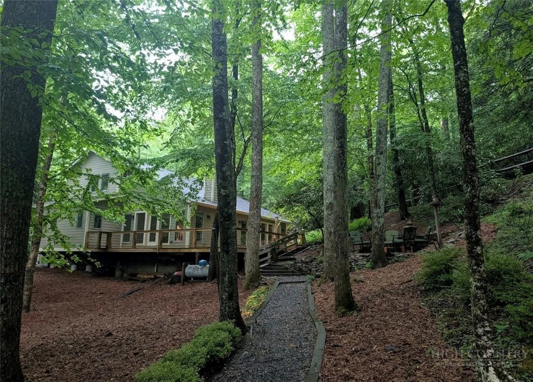 Image number 17 for the current listing