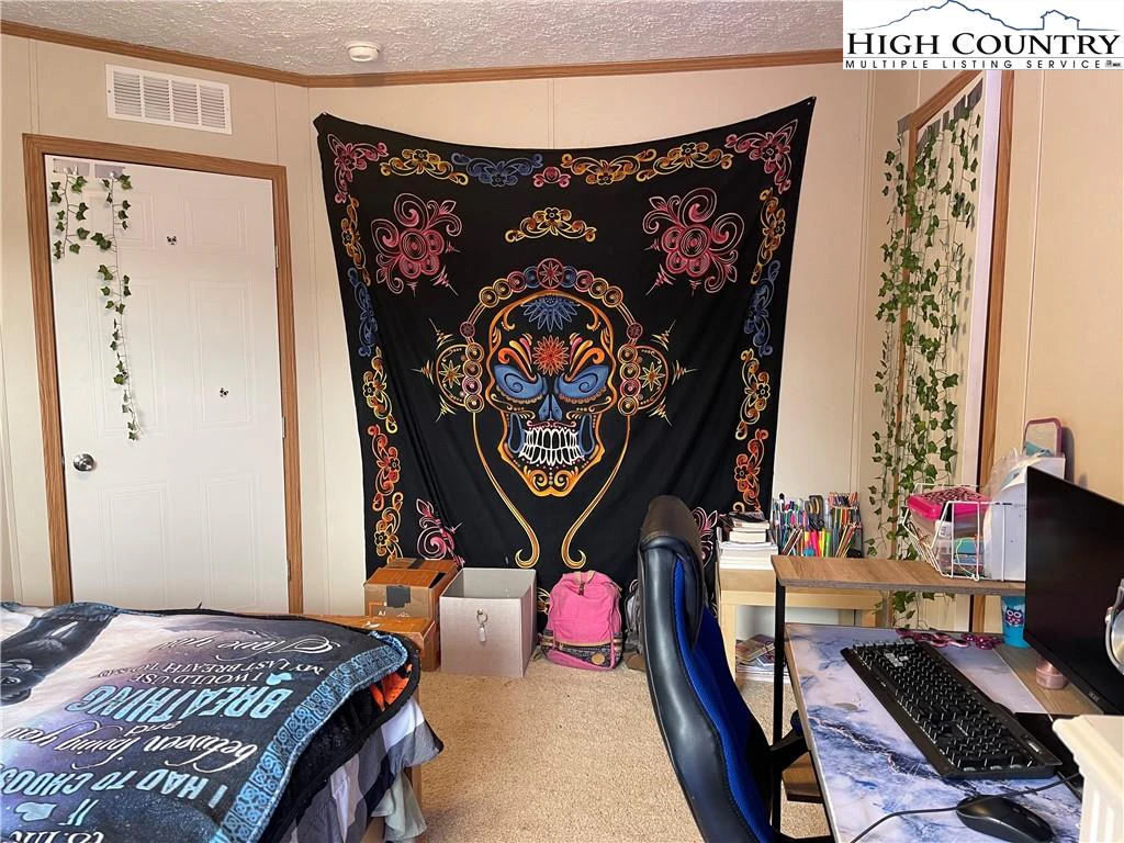 Image number 10 for the current listing