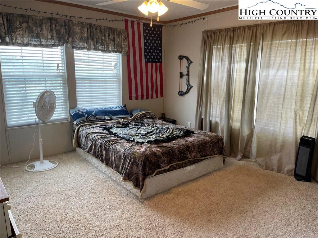 Image number 6 for the current listing