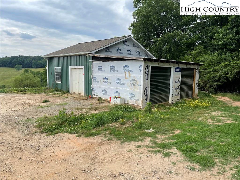 Image number 14 for the current listing
