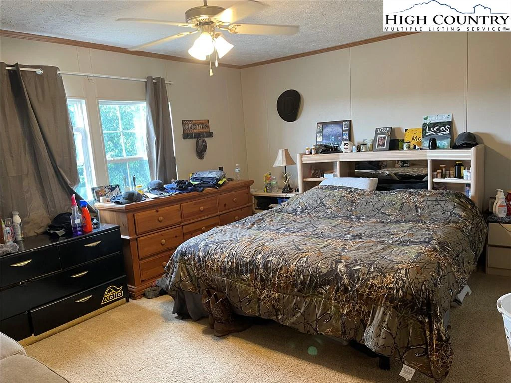 Image number 19 for the current listing