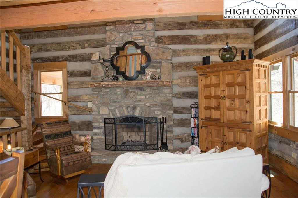 Image number 20 for the current listing