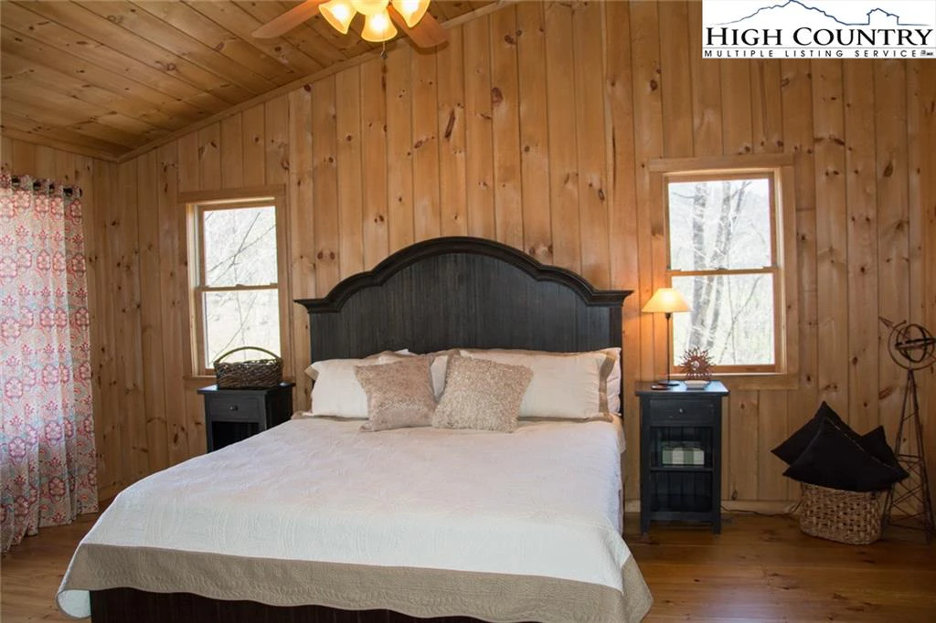 Image number 2 for the current listing