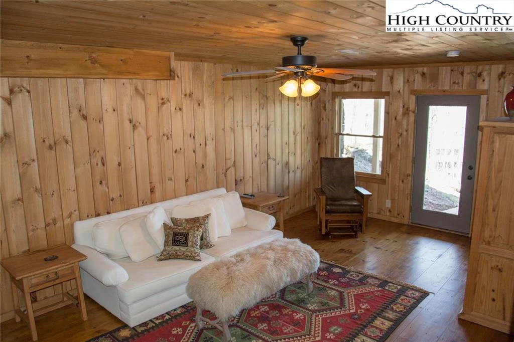 Image number 8 for the current listing
