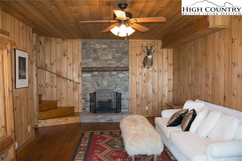 Image number 7 for the current listing