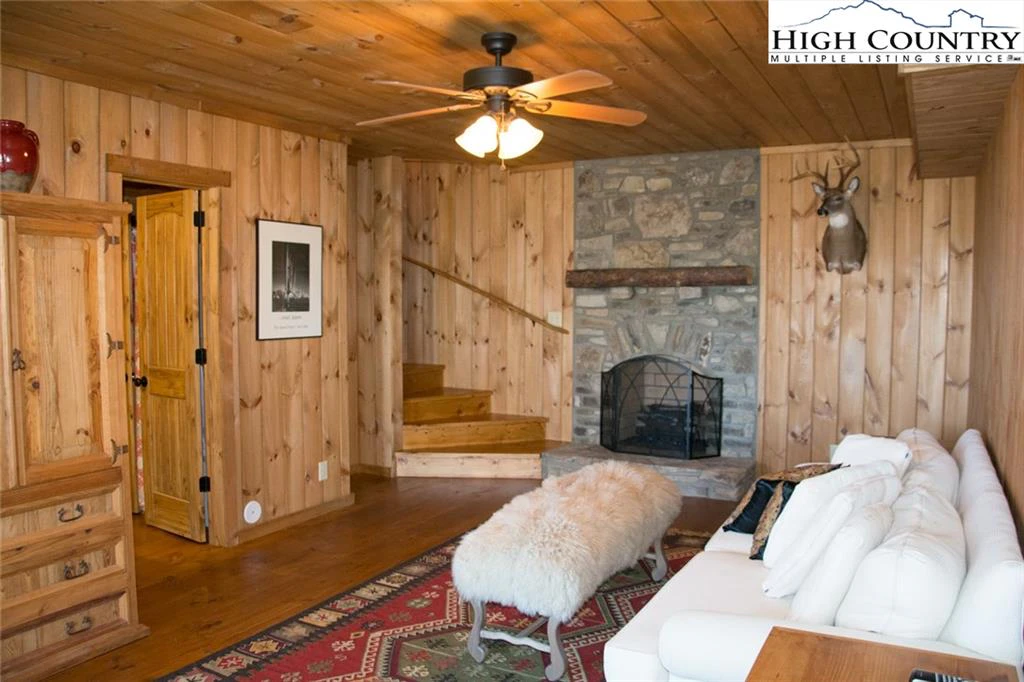 Image number 6 for the current listing