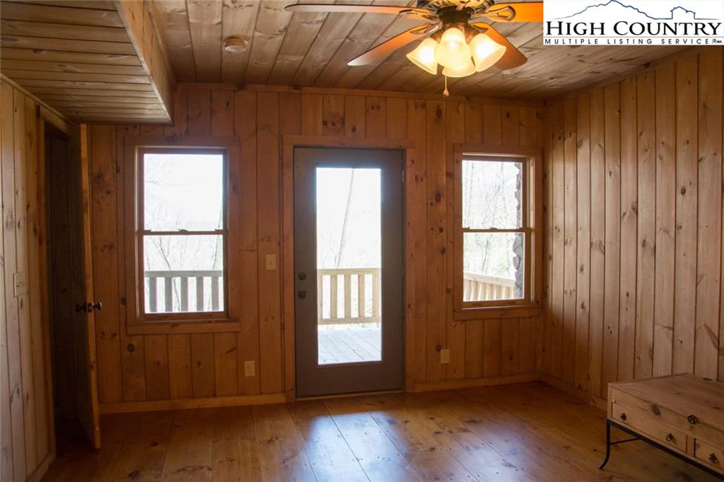 Image number 4 for the current listing