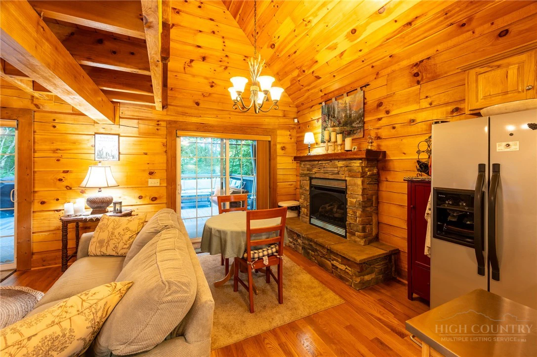 Image number 10 for the current listing