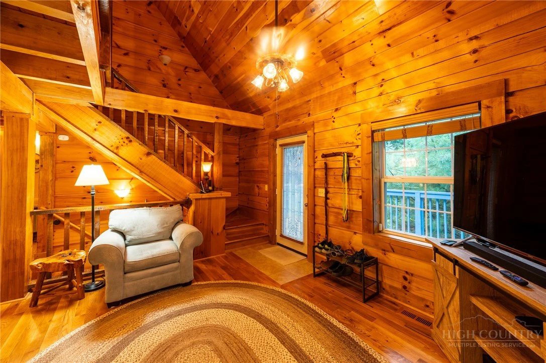 Image number 13 for the current listing