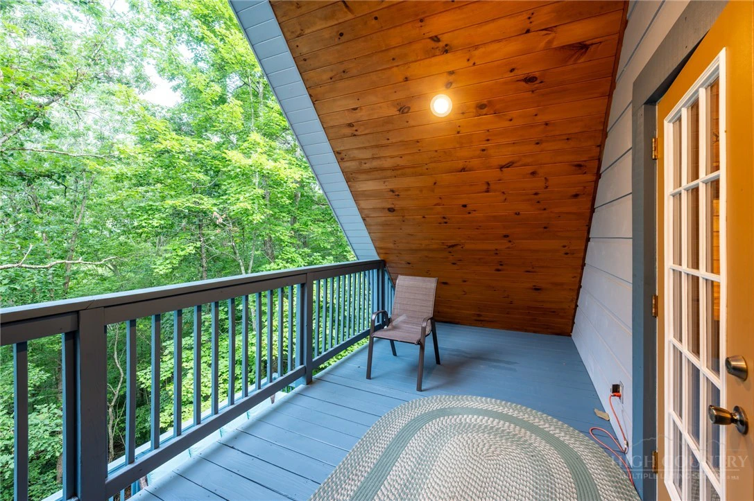 Image number 19 for the current listing