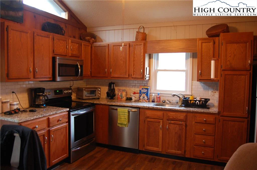 Image number 17 for the current listing
