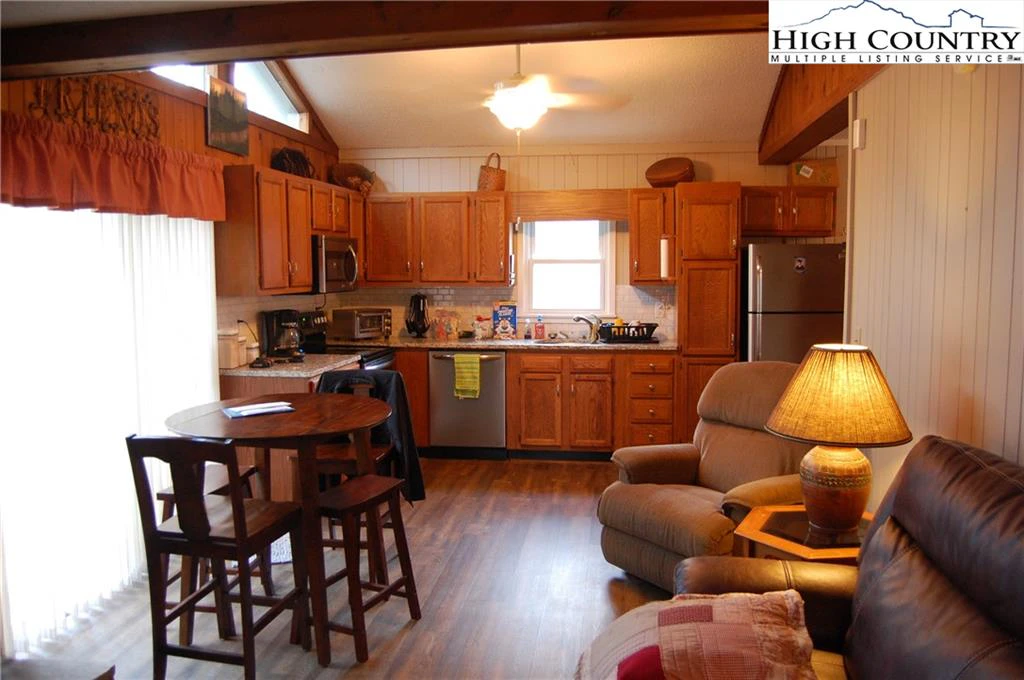 Image number 16 for the current listing