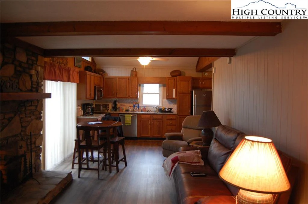 Image number 2 for the current listing