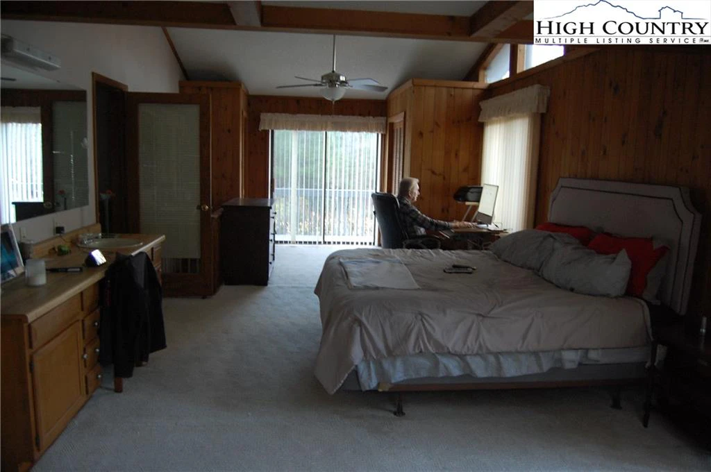 Image number 14 for the current listing