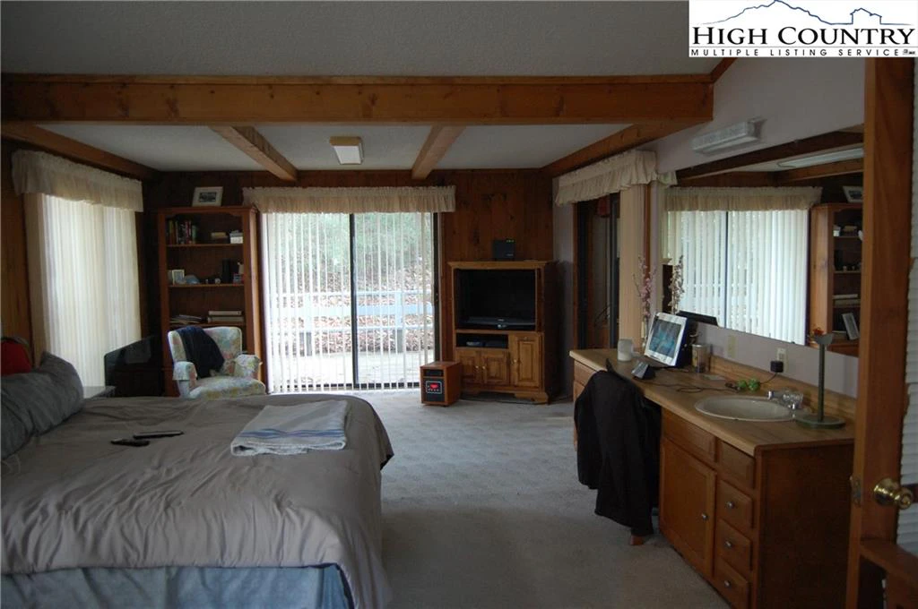 Image number 13 for the current listing
