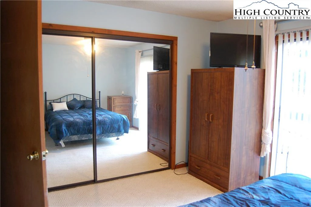 Image number 11 for the current listing