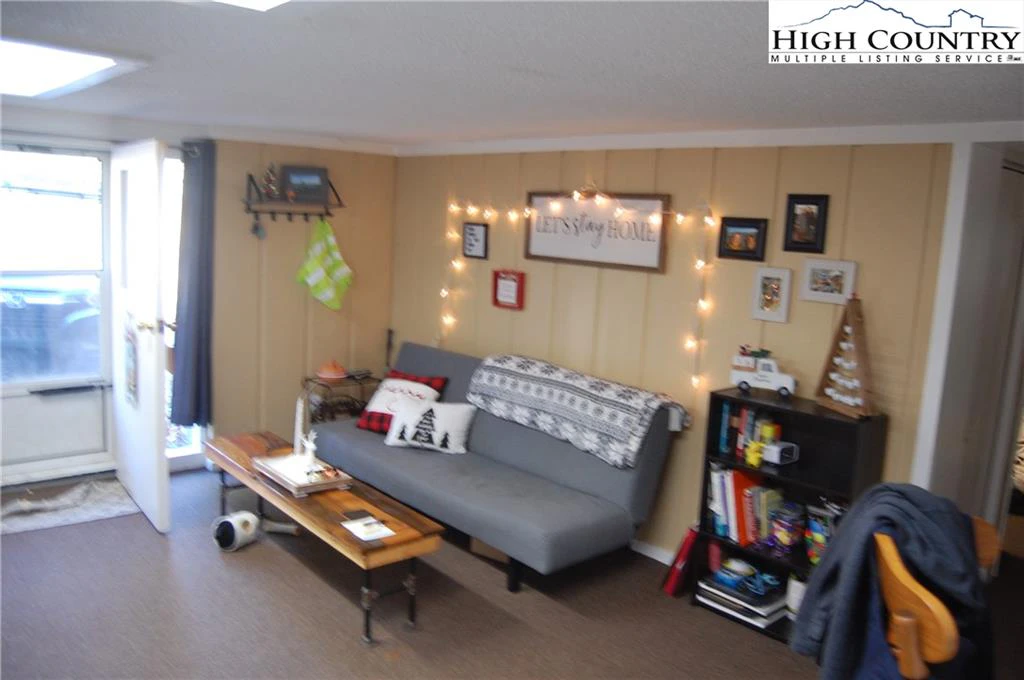 Image number 7 for the current listing