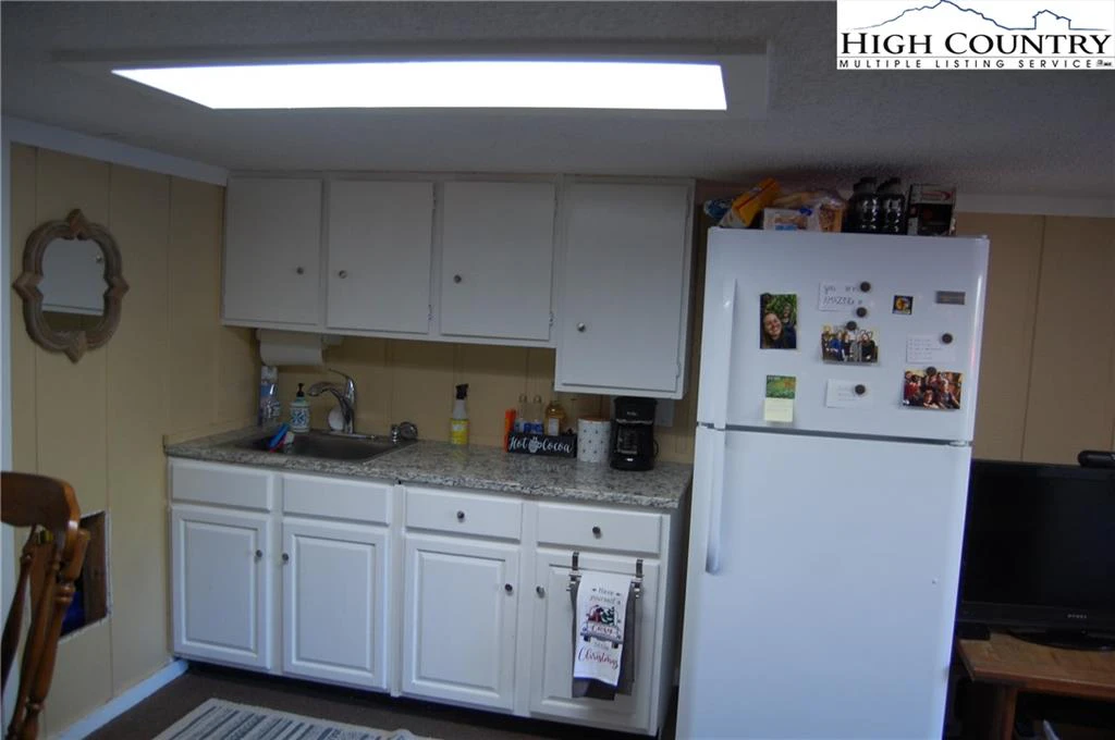 Image number 6 for the current listing