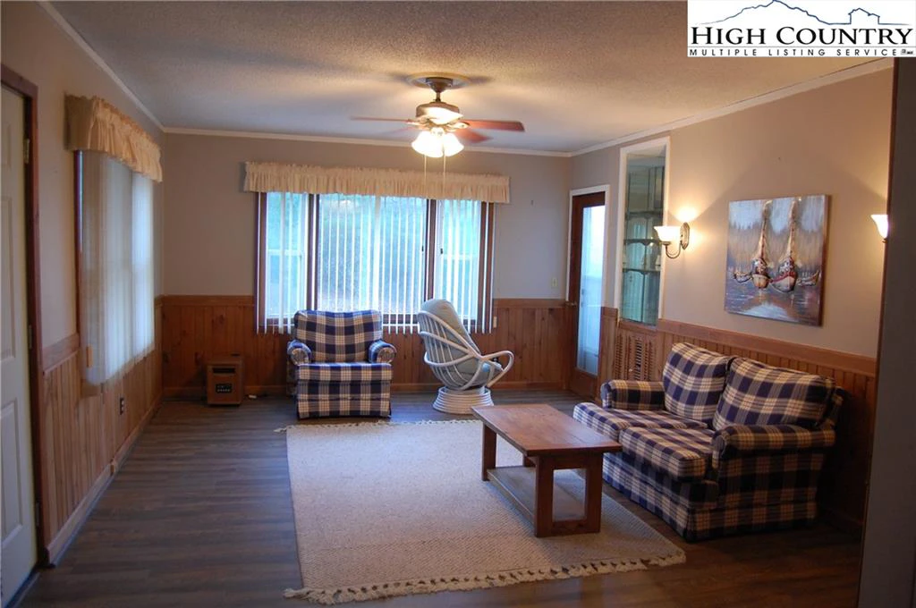 Image number 21 for the current listing
