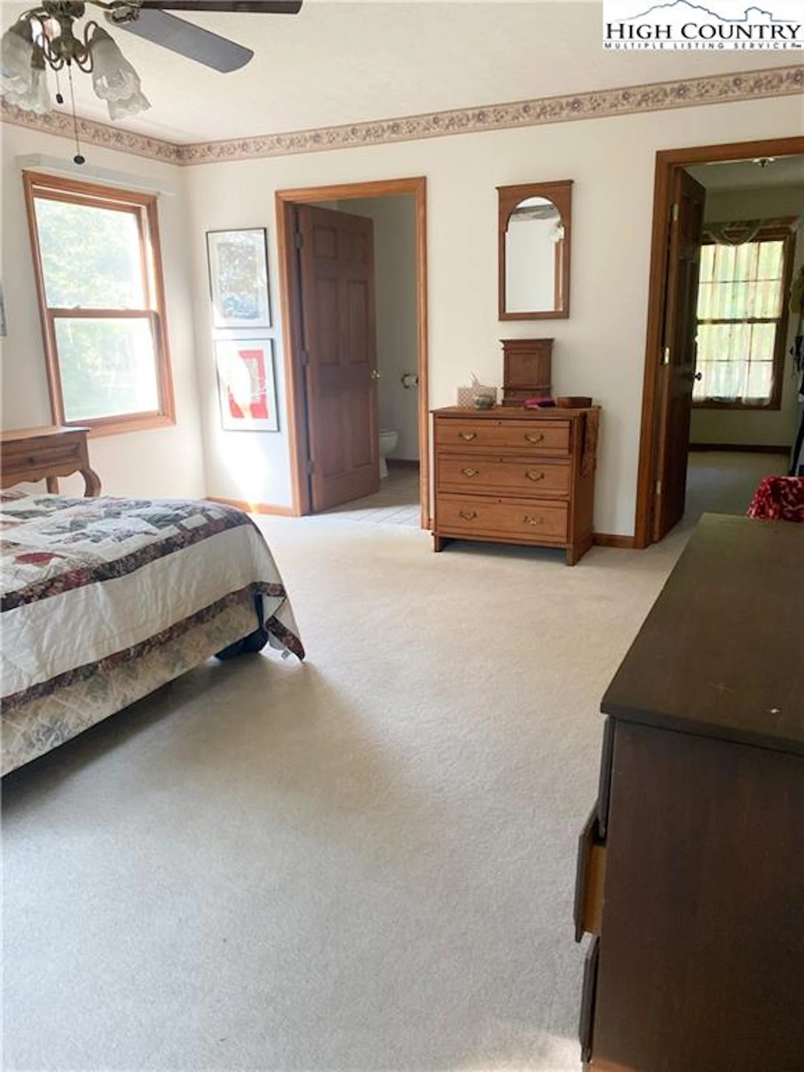 Image number 3 for the current listing