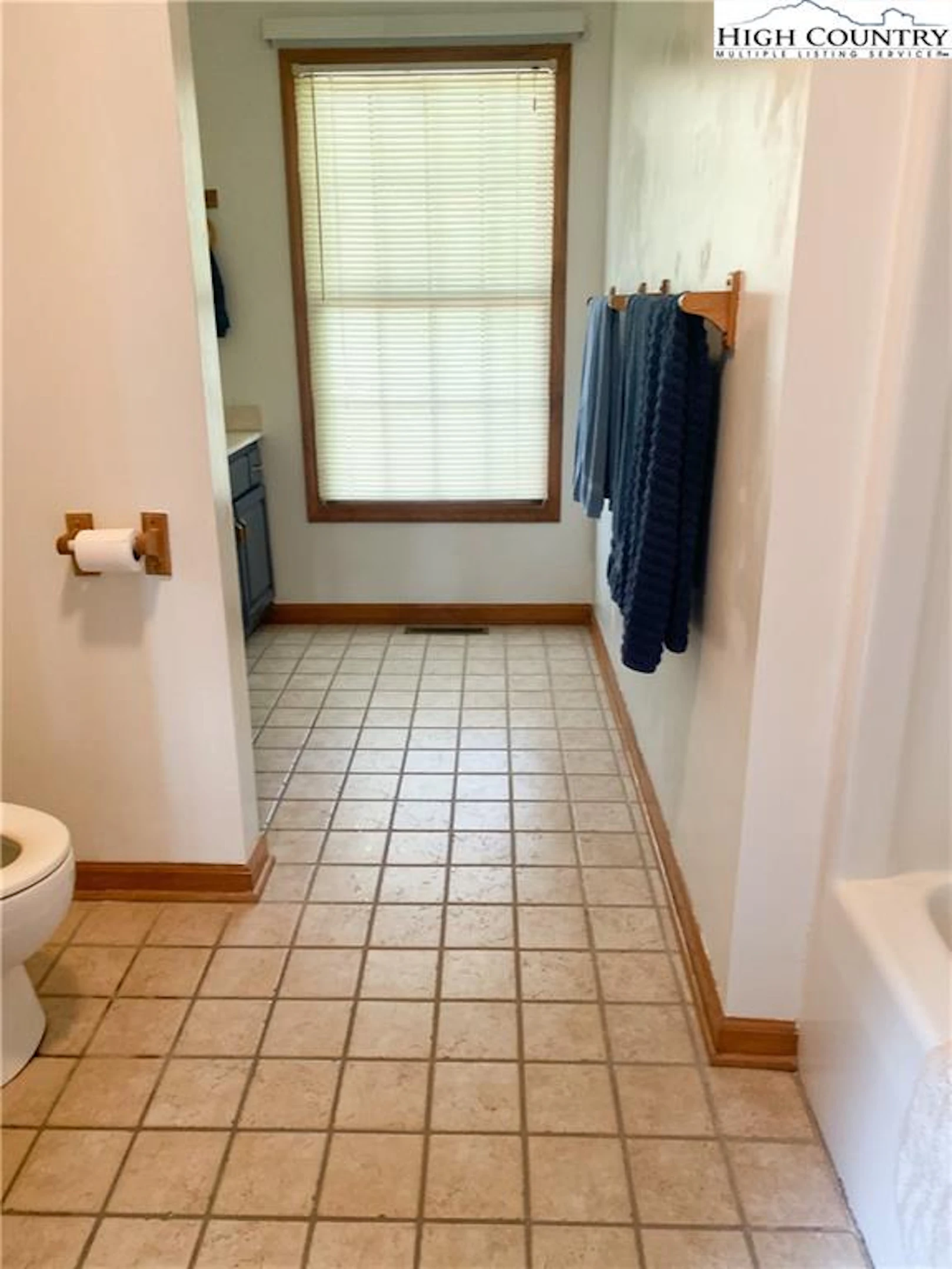 Image number 4 for the current listing