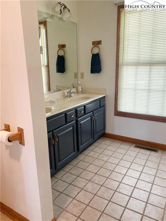 Image number 6 for the current listing