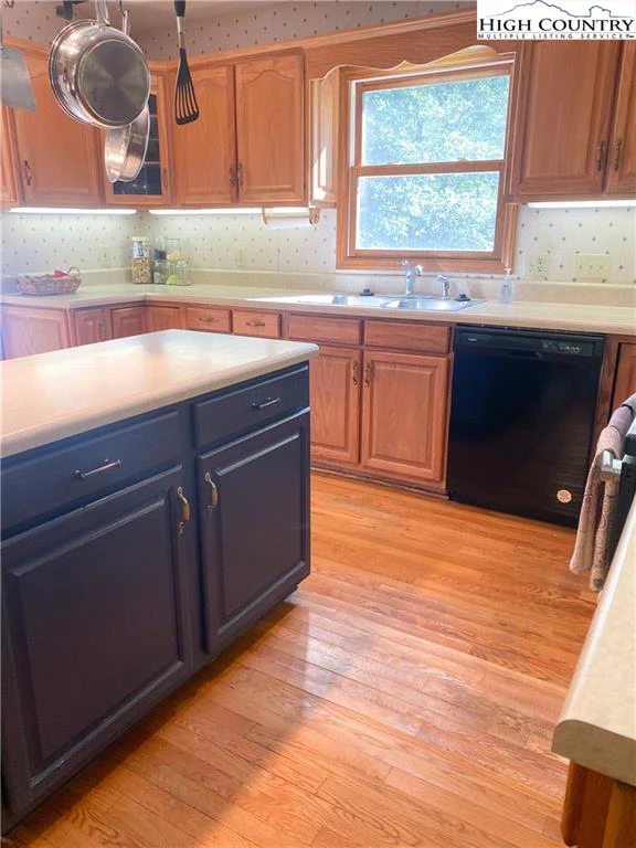 Image number 7 for the current listing