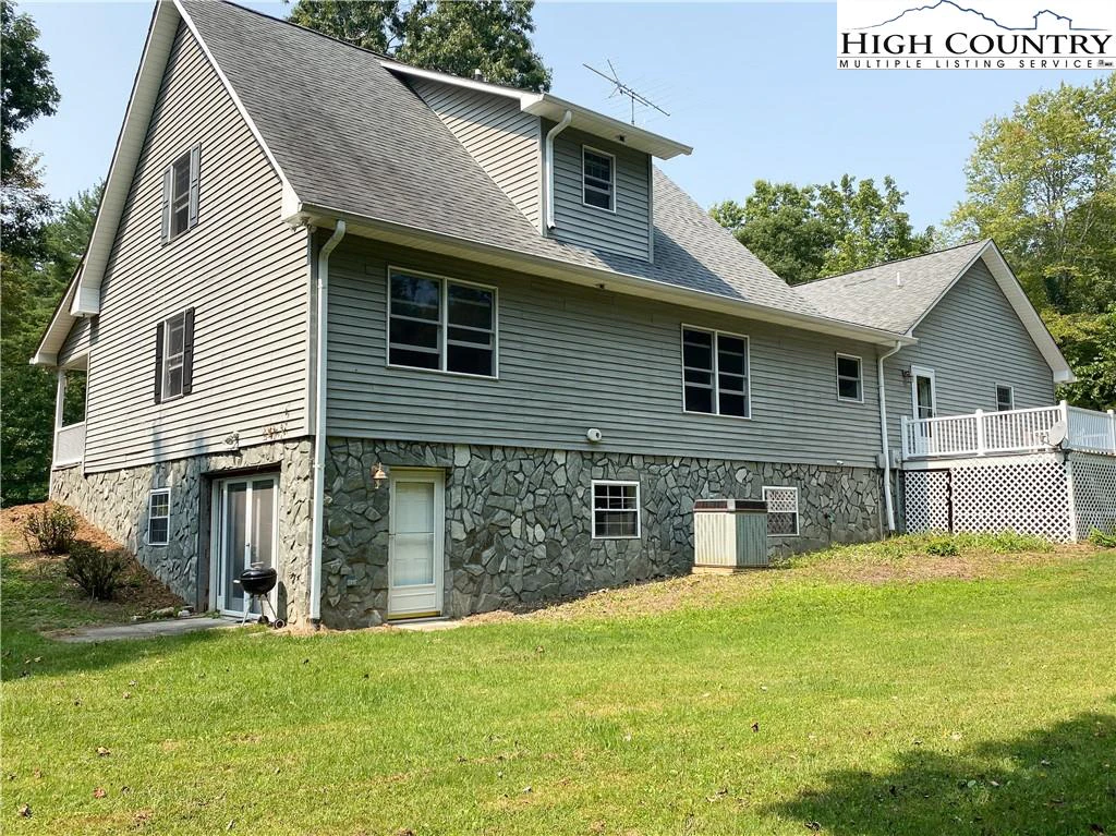 Image number 14 for the current listing
