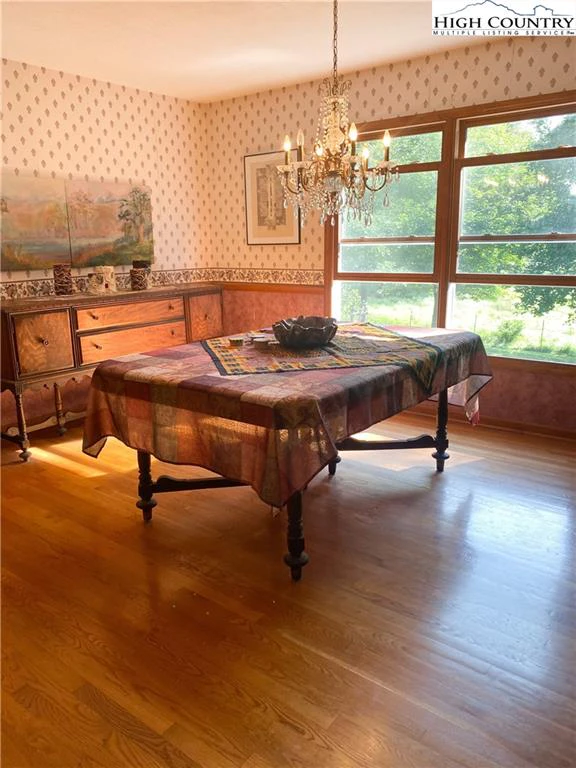Image number 31 for the current listing
