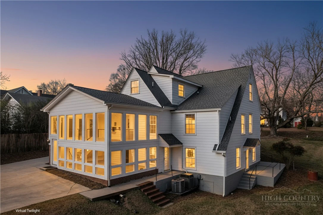 Image number 1 for the current listing