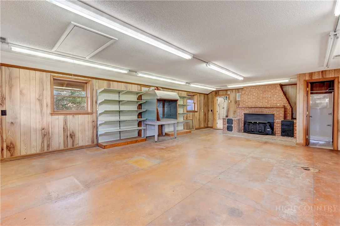 Image number 41 for the current listing